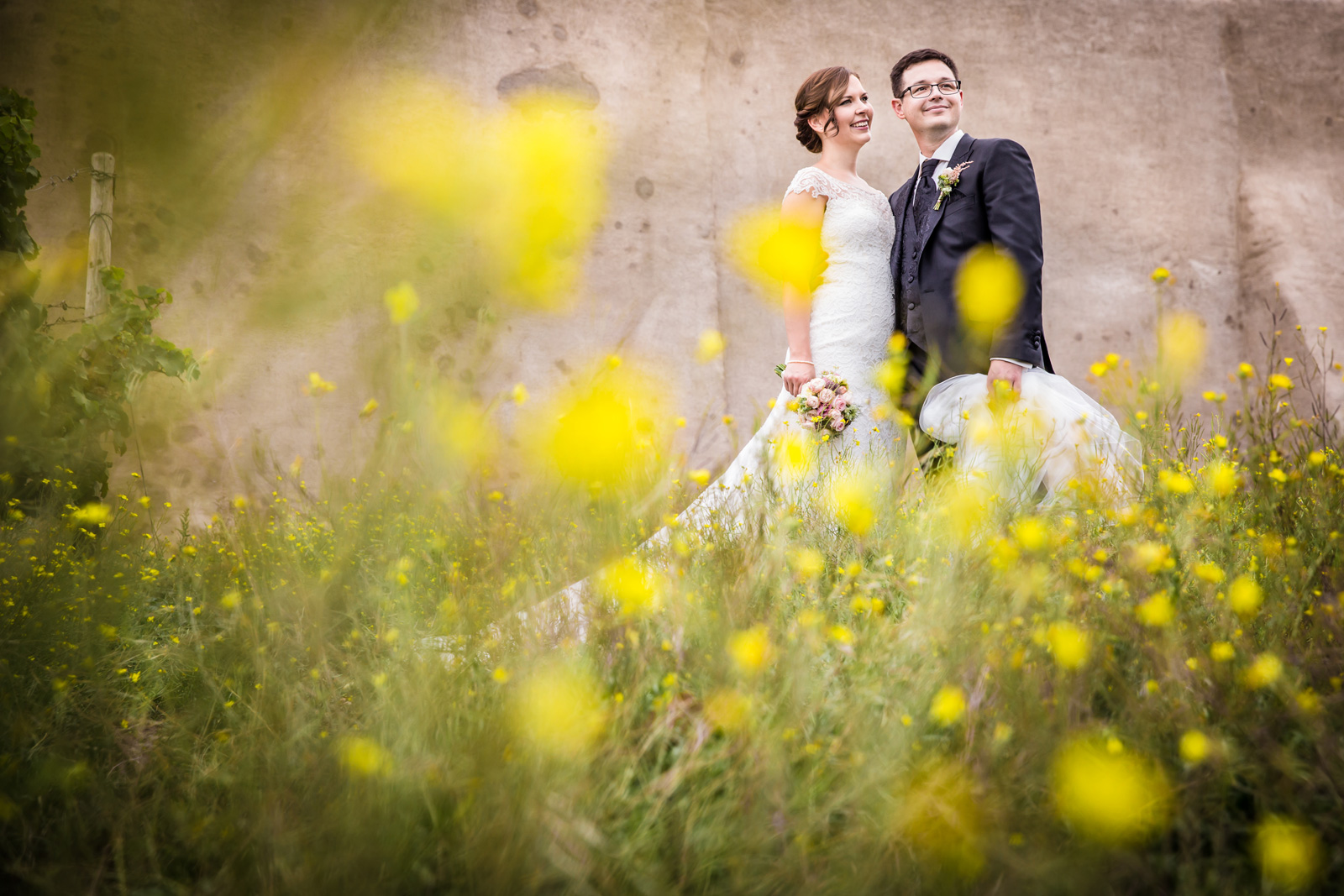 Brautkleid und Blumen 